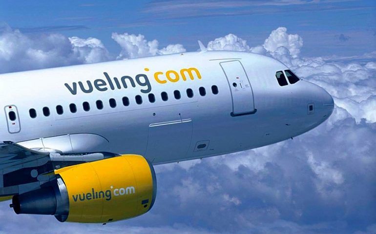 Elmas, aereo Vueling centrato da un fulmine: paura per i 130 passeggeri a bordo