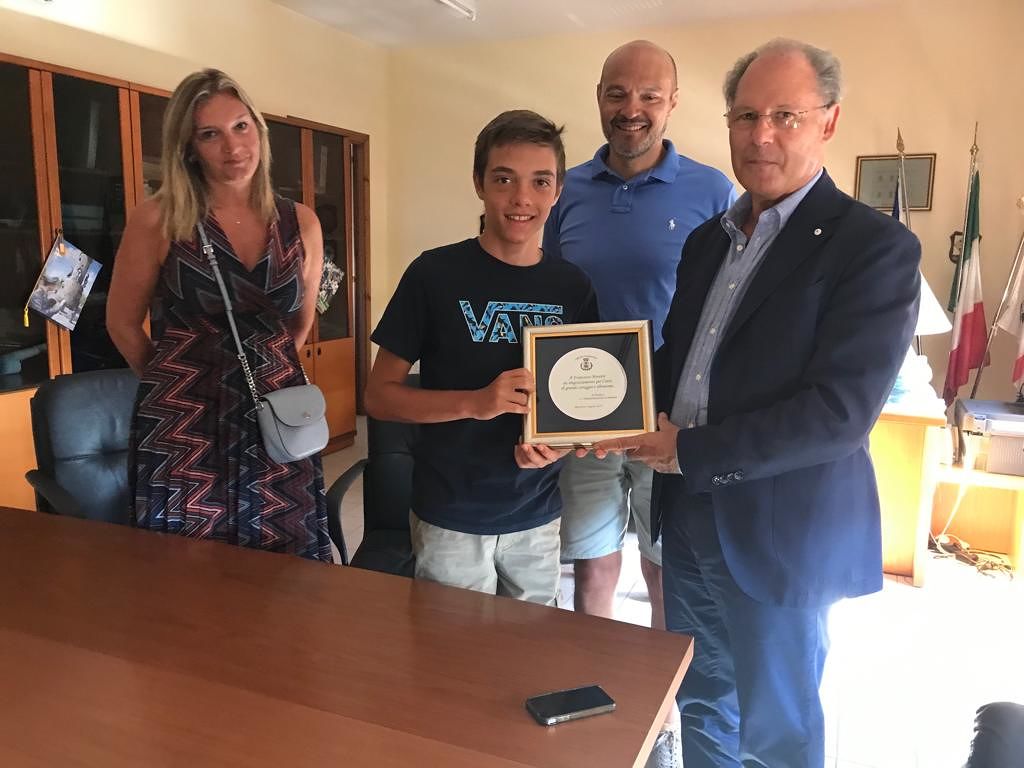 Francesco Moretti, il ragazzino eroe premiato dal sindaco di Muravera: “Coraggioso e altruista”