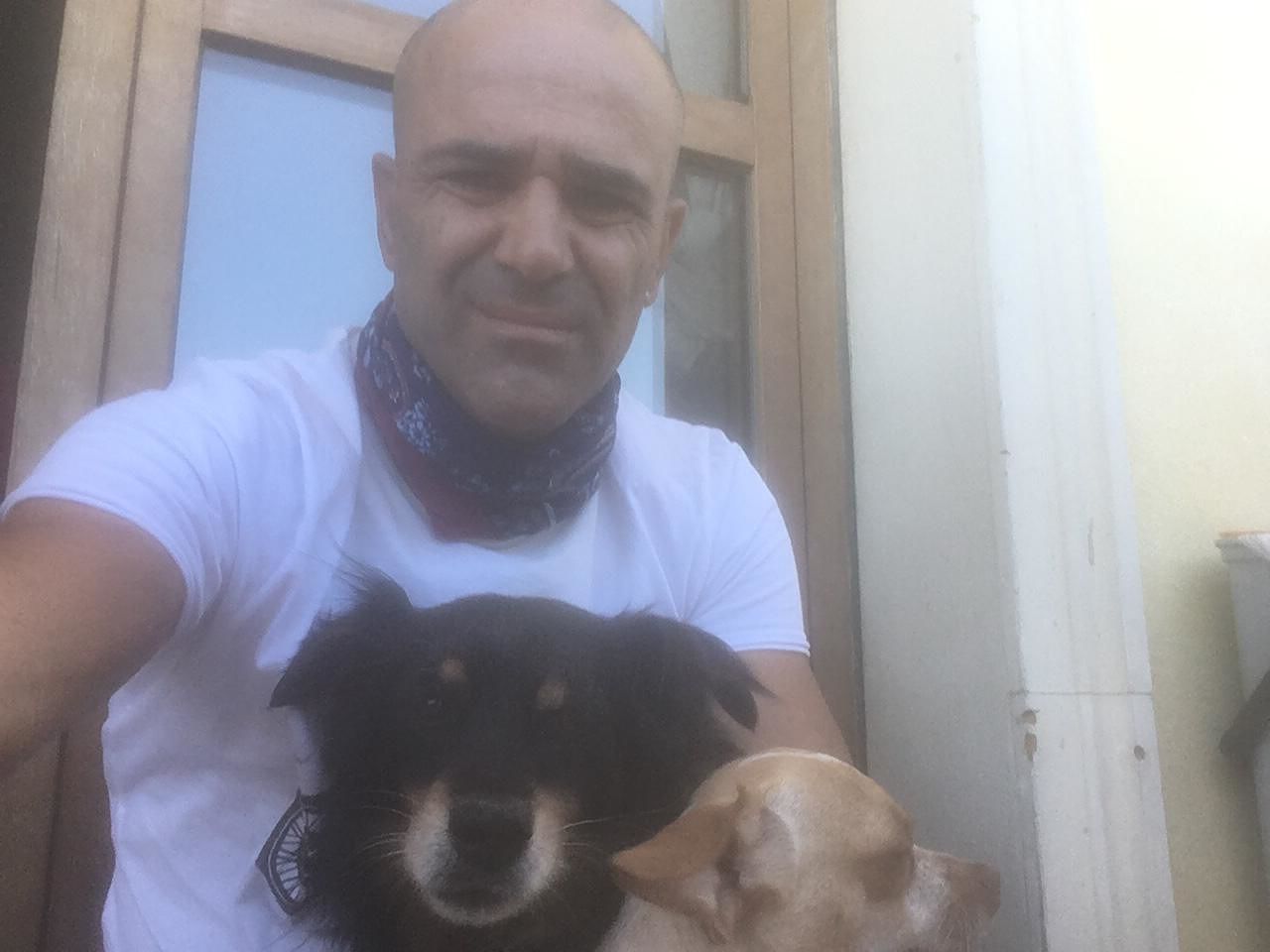 “Io, padrone dei cani multato con 200 euro ad Assemini ma sono un elettricista precario”
