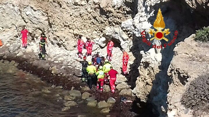 Vola giù dalla scogliera con la bici a S’Arena Scoada, 12enne trasportato al Brotzu