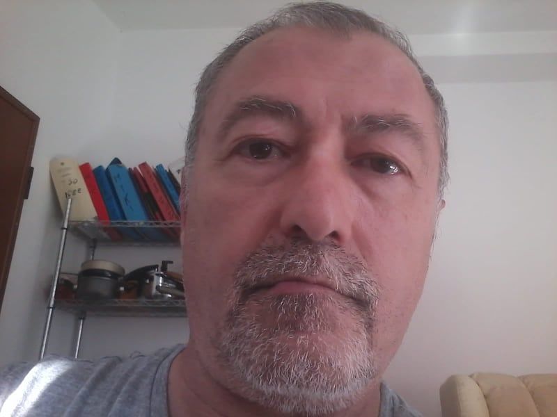 “Io, 57enne di Quartu malato di sclerosi multipla non vedo mio figlio da due anni: riportatelo in Sardegna”