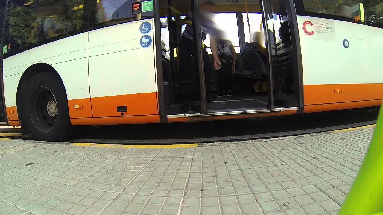 Cagliari, la denuncia choc: “Passeggero lasciato fuori dal bus perché è nero”