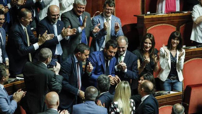 Crisi di governo, Conte in aula il 20. Salvini al M5S: taglio dei parlamentari e poi voto
