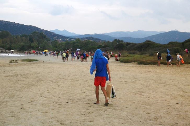 Molti fulmini in arrivo, a Chia la fuga dei bagnanti dalle spiagge