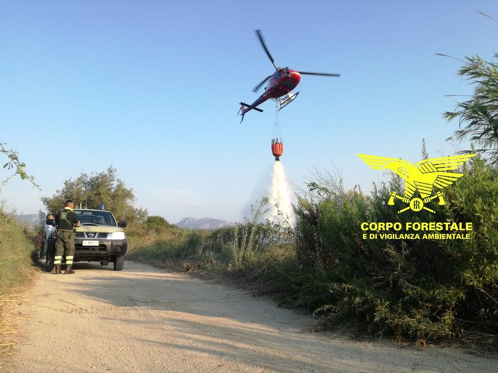 Incendio in Sardegna: fuoco a Quartu accanto al lago Simbirizzi