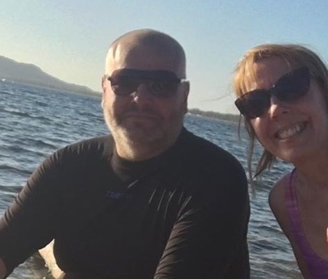 Turisti inglesi derubati in Sardegna: “Ci hanno portato via soldi e vestiti. Ma l’Isola è bellissima”