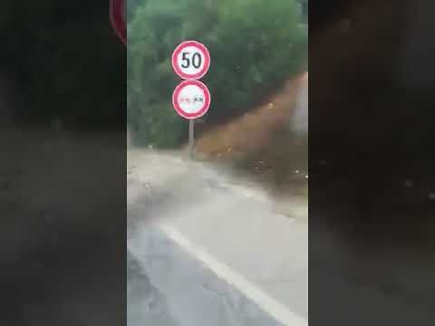 Paura nel nubifragio a Sestu, auto “sommersa” sotto il ponte della 131: arrivano i vigili del fuoco (VIDEO)