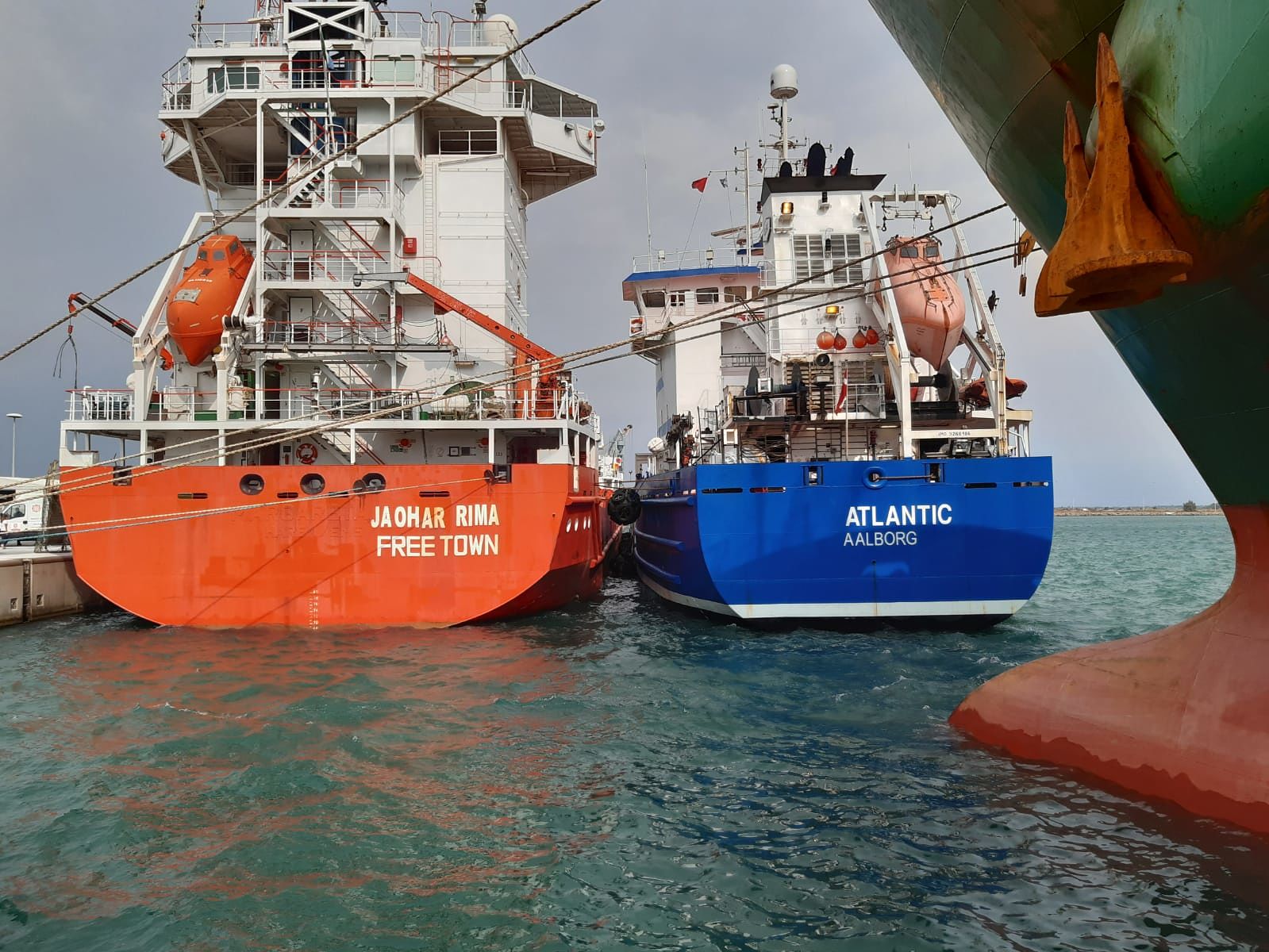 Nel porto di Cagliari attivato il rifornimento in mare delle navi: via al bunkeraggio