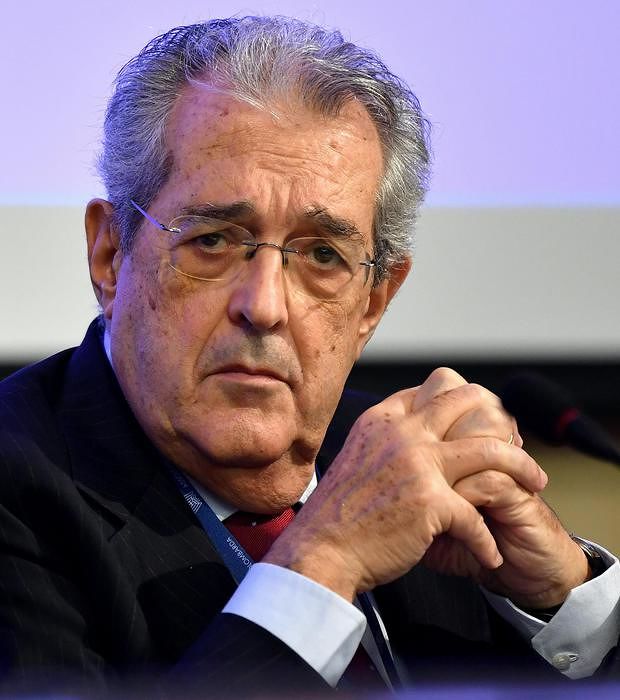 Tragedia in Sardegna: morto in spiaggia a San Teodoro l’ex ministro Saccomanni