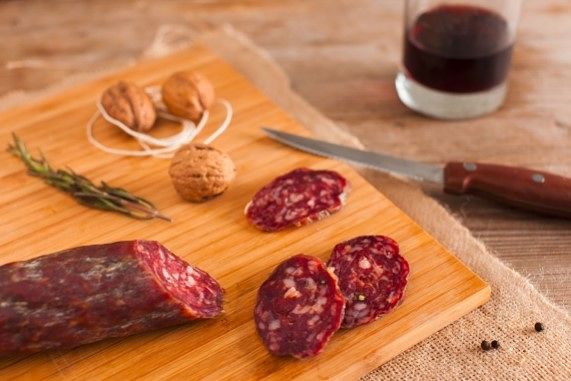Presenza di corpi estranei nel salame di cervo prodotto in Italia: scatta il ritiro dal mercato europeo