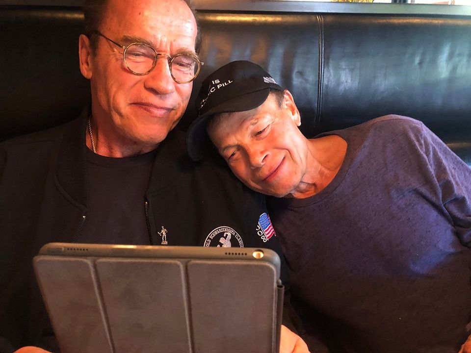 Il commovente addio di Schwarznegger a Columbu: “Una parte di te vive in me. Sei stato il mio migliore amico”