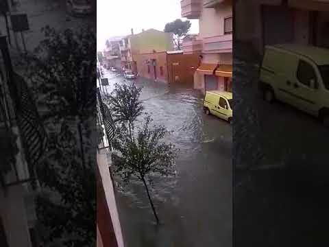 Sestu, le strade come piscine: “Sotto casa, qui con la nostra via completamente allagata” (VIDEO)