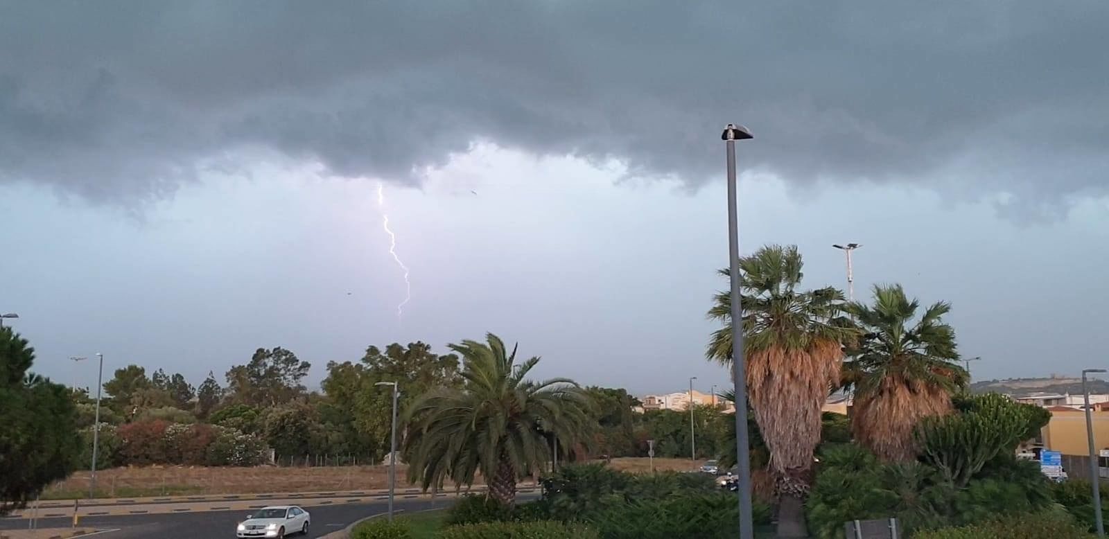 Sardegna, nuova allerta meteo per domani: possibili forti temporali, grandinate e raffiche di vento