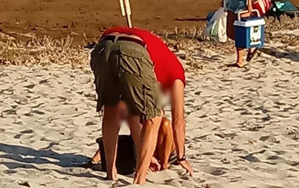 Ladri di sabbia a Is Arutas, due turisti francesi fermati da un bagnante