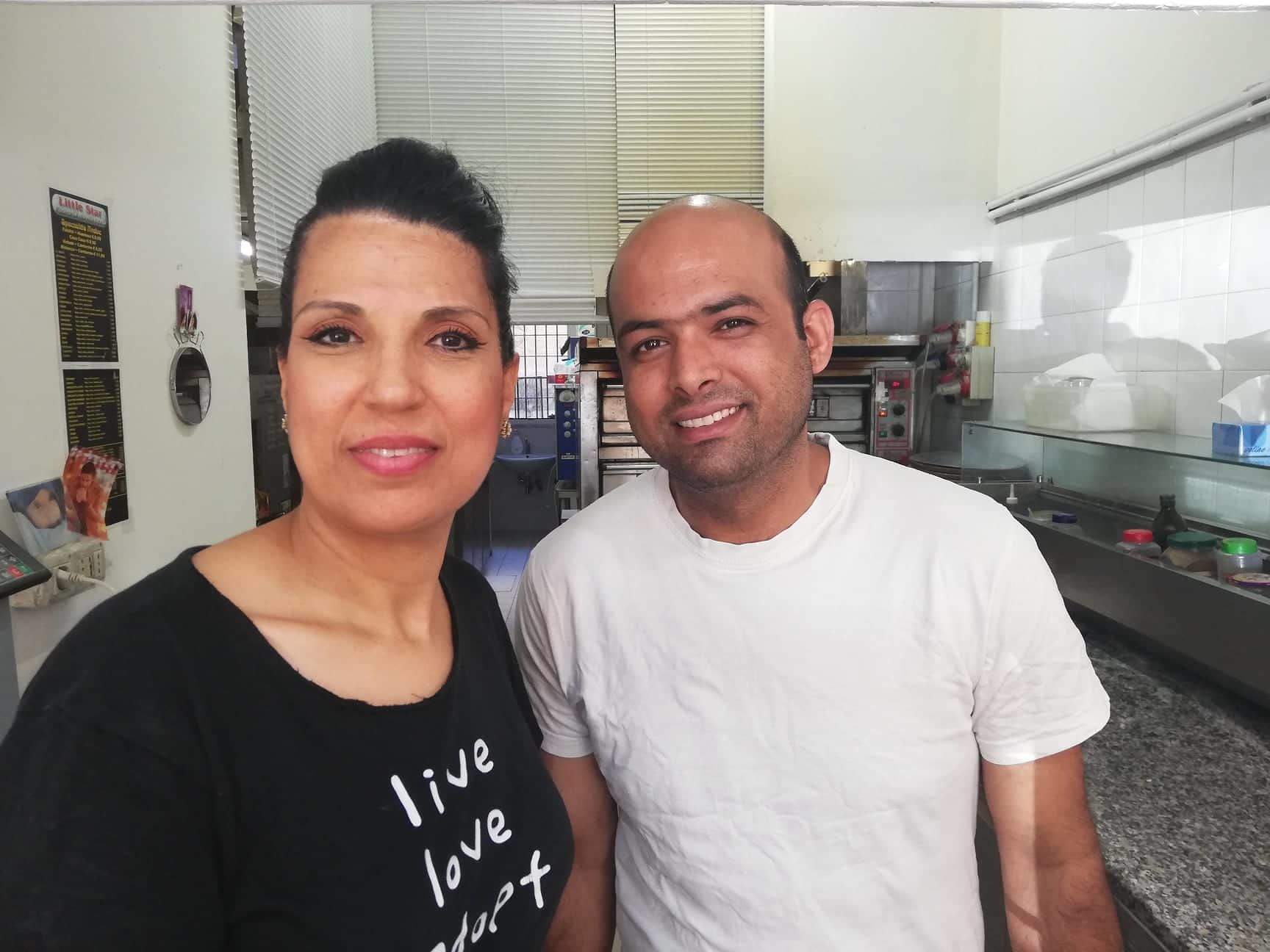 La nuova vita di Safdar Shah, dal Pakistan a Cagliari: “Qui sono diventato un bravo pizzaiolo”