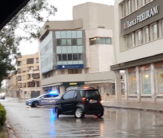 Ancora pioggia a Cagliari, chiusa viale Diaz alle auto: strade allagate in pieno centro