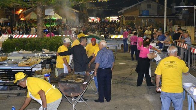 Cagliari, via alla Sagra del pesce a Giorgino: 4 euro il ticket per insalata di mare e pasta alle cozze