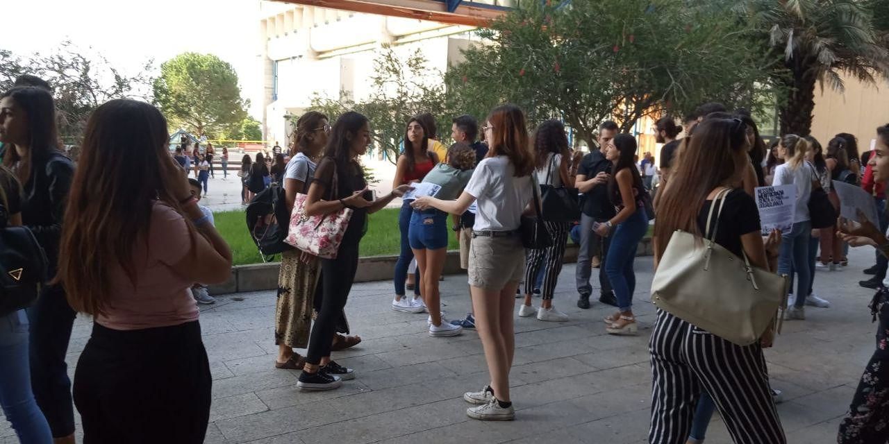 Monserrato, protesta in Cittadella del Fronte della gioventù comunista: “No al numero chiuso per Medicina”