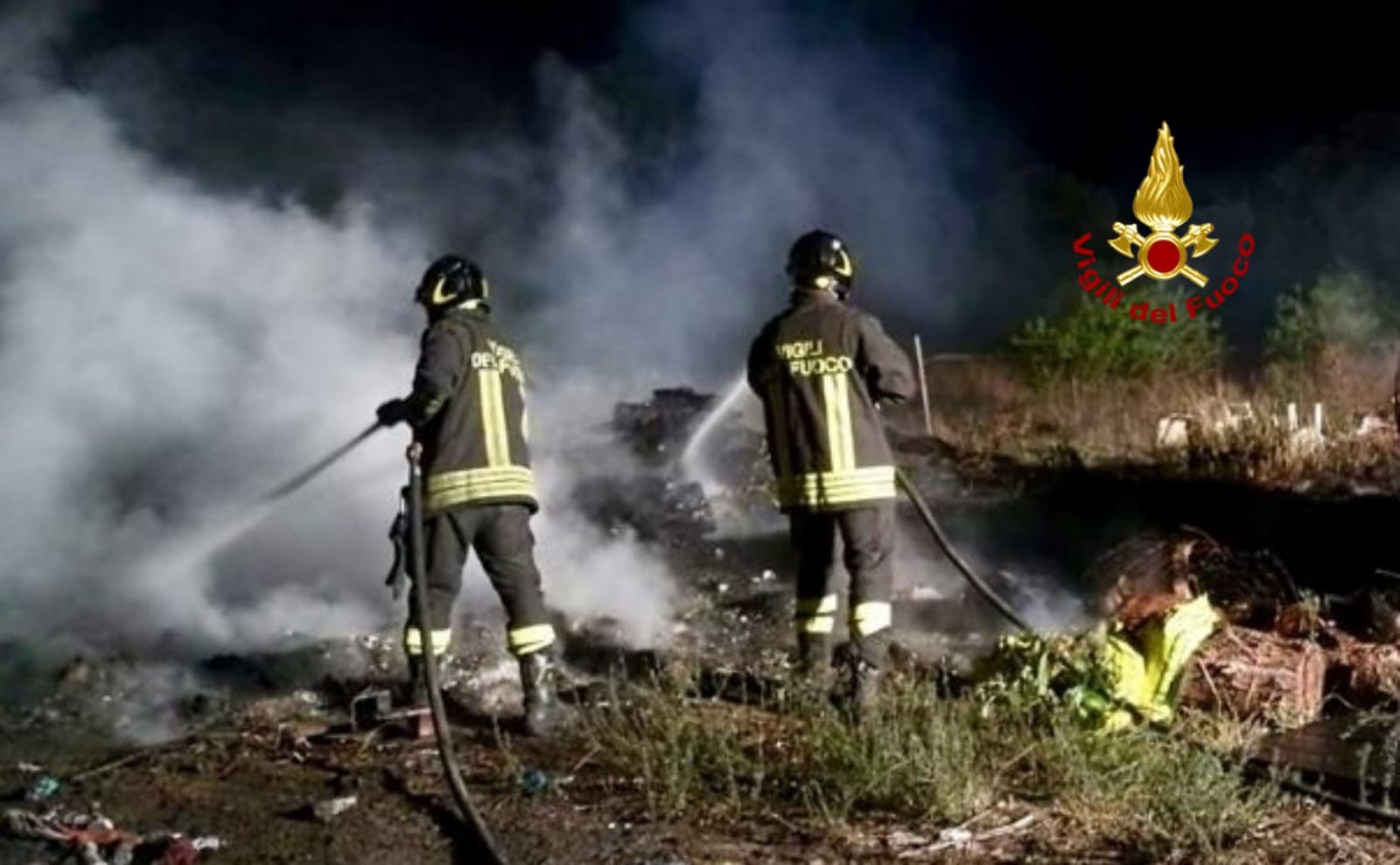 Quartu, incendio nella notte in un deposito di masserizie: intervengono i vigili del fuoco