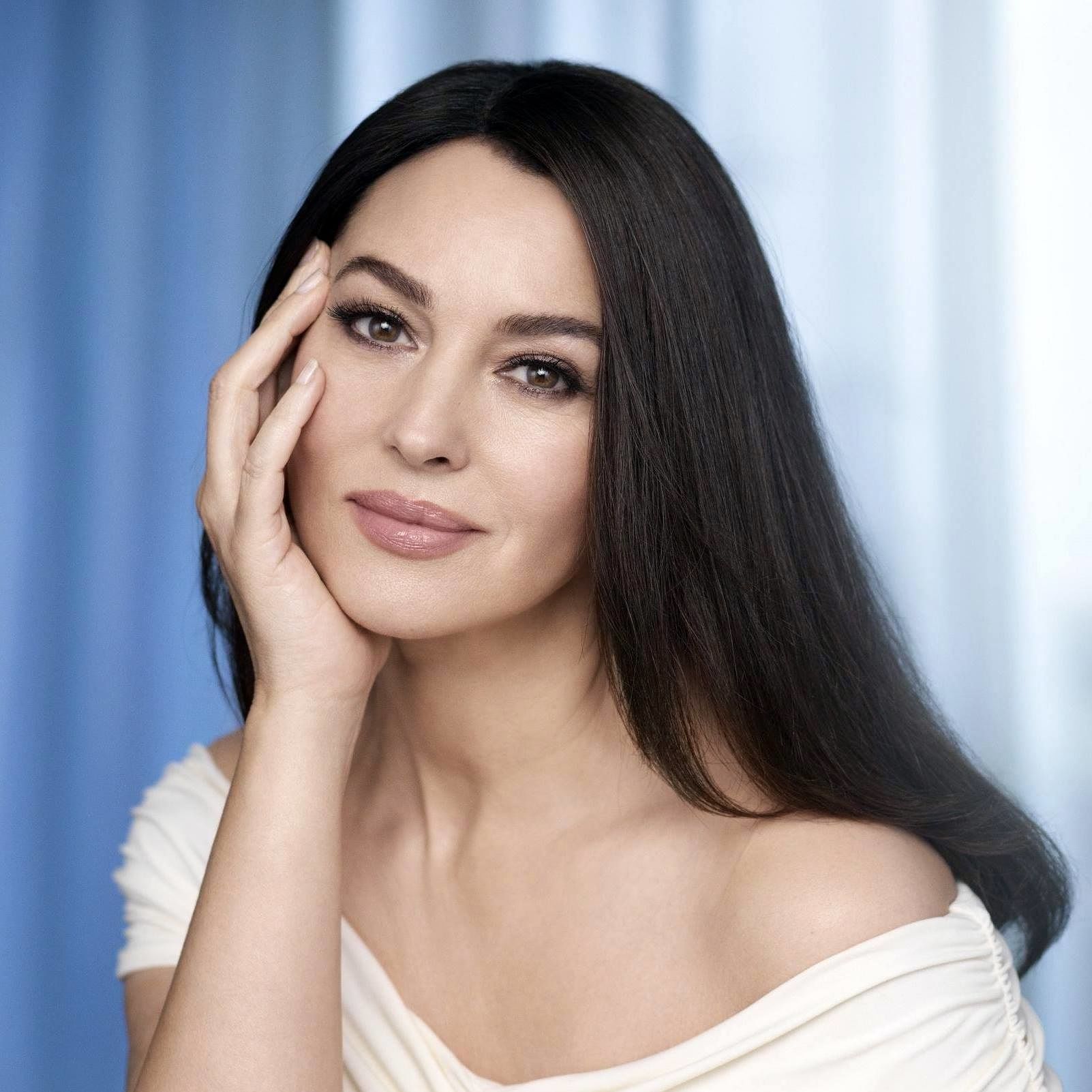 Monica Bellucci compie 55 anni: “Sono molto più contenta oggi che a trent’anni”