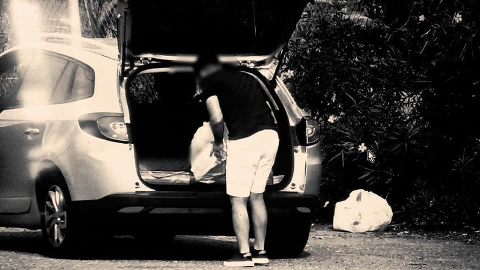 Cagliari, Truzzu: “Caddozzo dei rifiuti ‘cassato’, pubblico la foto perchè mi sono rotto le pa***”