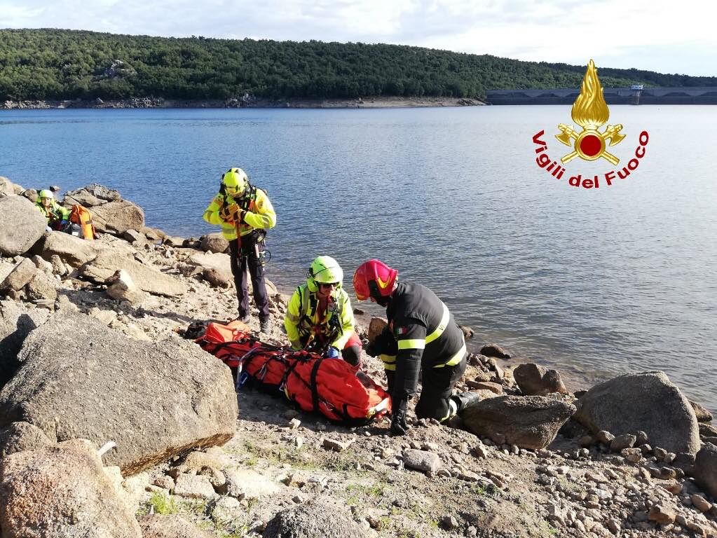 Buddusò, con l’auto finisce in una scarpata: anziano trovato dopo ore