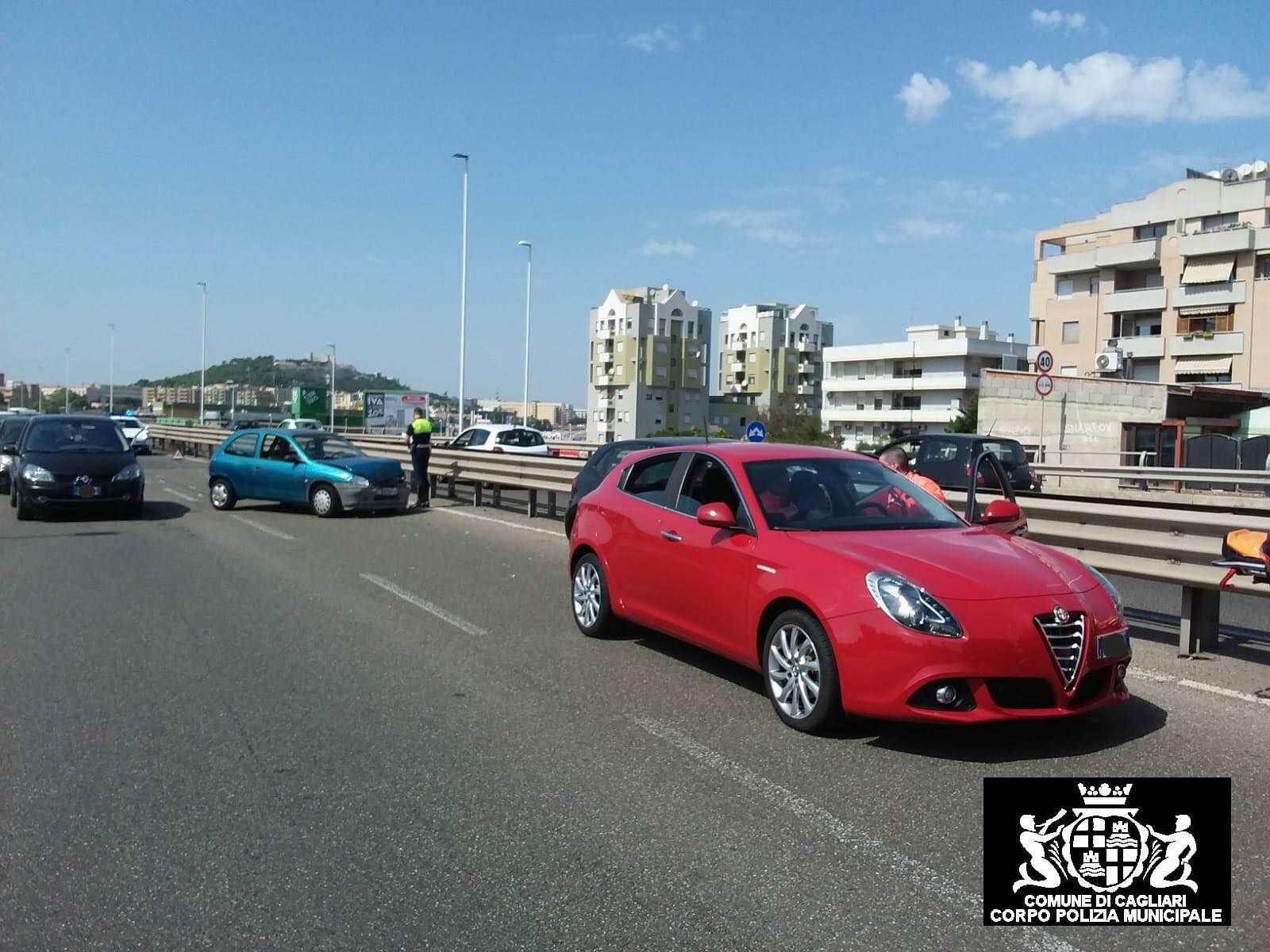Cagliari, tamponamento a catena sull’asse mediano: ferita una donna