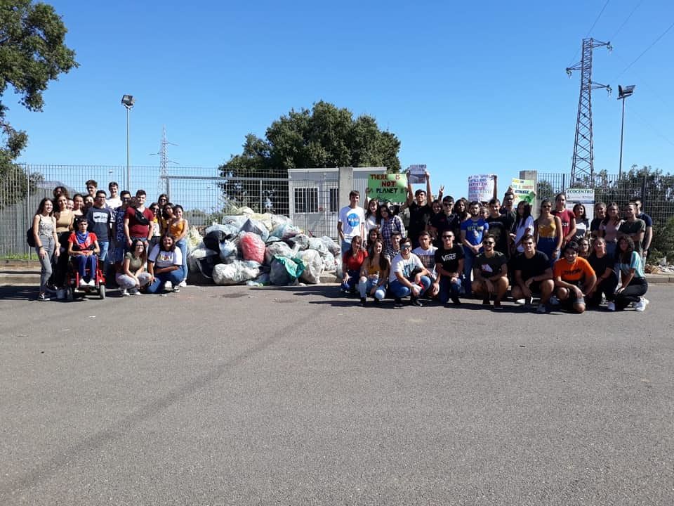 Tortolì, il bel gesto degli studenti fan di Greta Thunberg: “Hanno ripulito le strade dalla spazzatura”