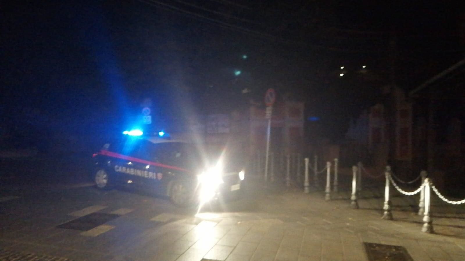 Villacidro, 23enne evade dai domiciliari: i carabinieri lo trovano in piazza