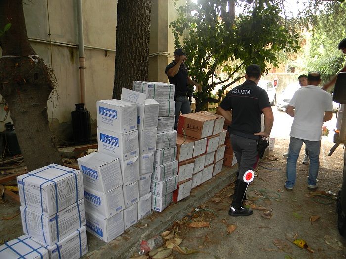 Siniscola, la polizia stradale sequestra 760 chili di merci da un camion conservate non correttamente