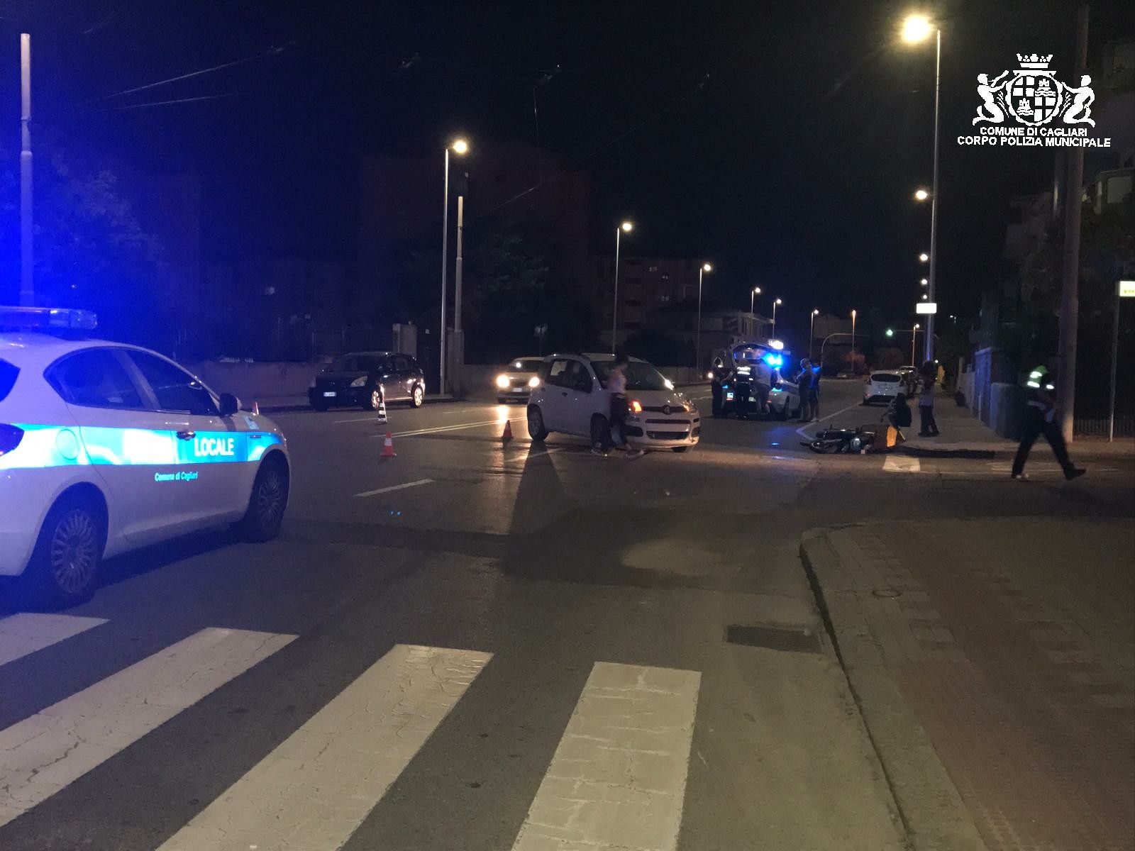 Brutto incidente a Cagliari, scontro auto-moto: 21enne ferito portato all’ospedale