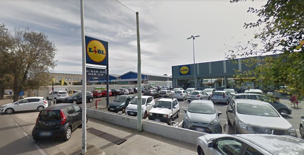 Cagliari, colpi e morsi tra un turista e un ladro nei parcheggi della Lidl: pregiudicato napoletano in manette