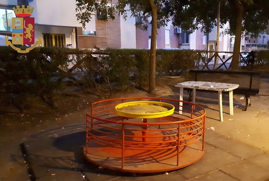 Cagliari, sorpreso a spacciare hashish a ragazzini: in manette pusher di 24 anni