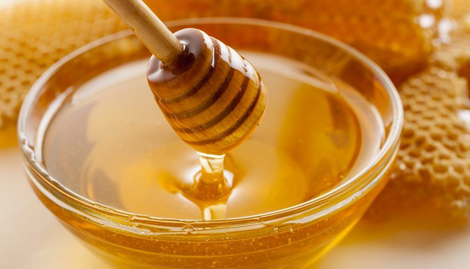 “Maltempo e cattiva salute dell’ambiente”, dimezzata la raccolta del miele in Italia