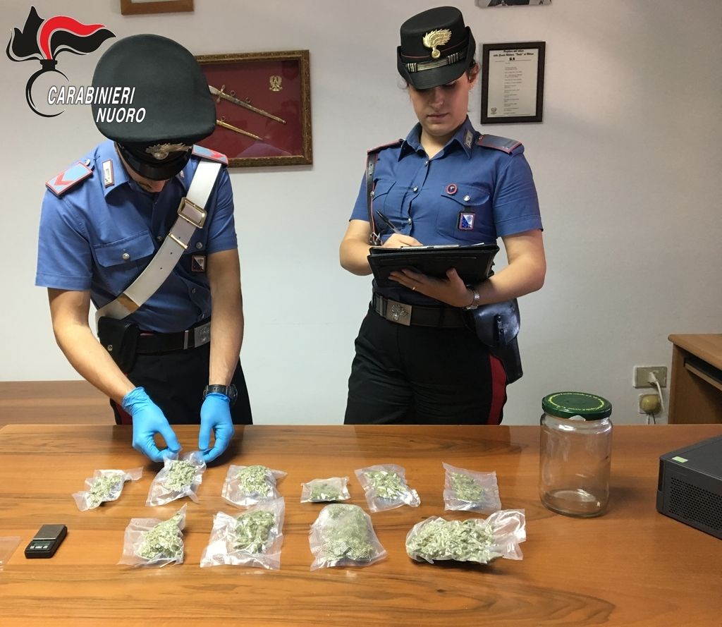 Ussassai, ai domiciliari per tentato omicidio: i carabinieri gli trovano in casa marijuana