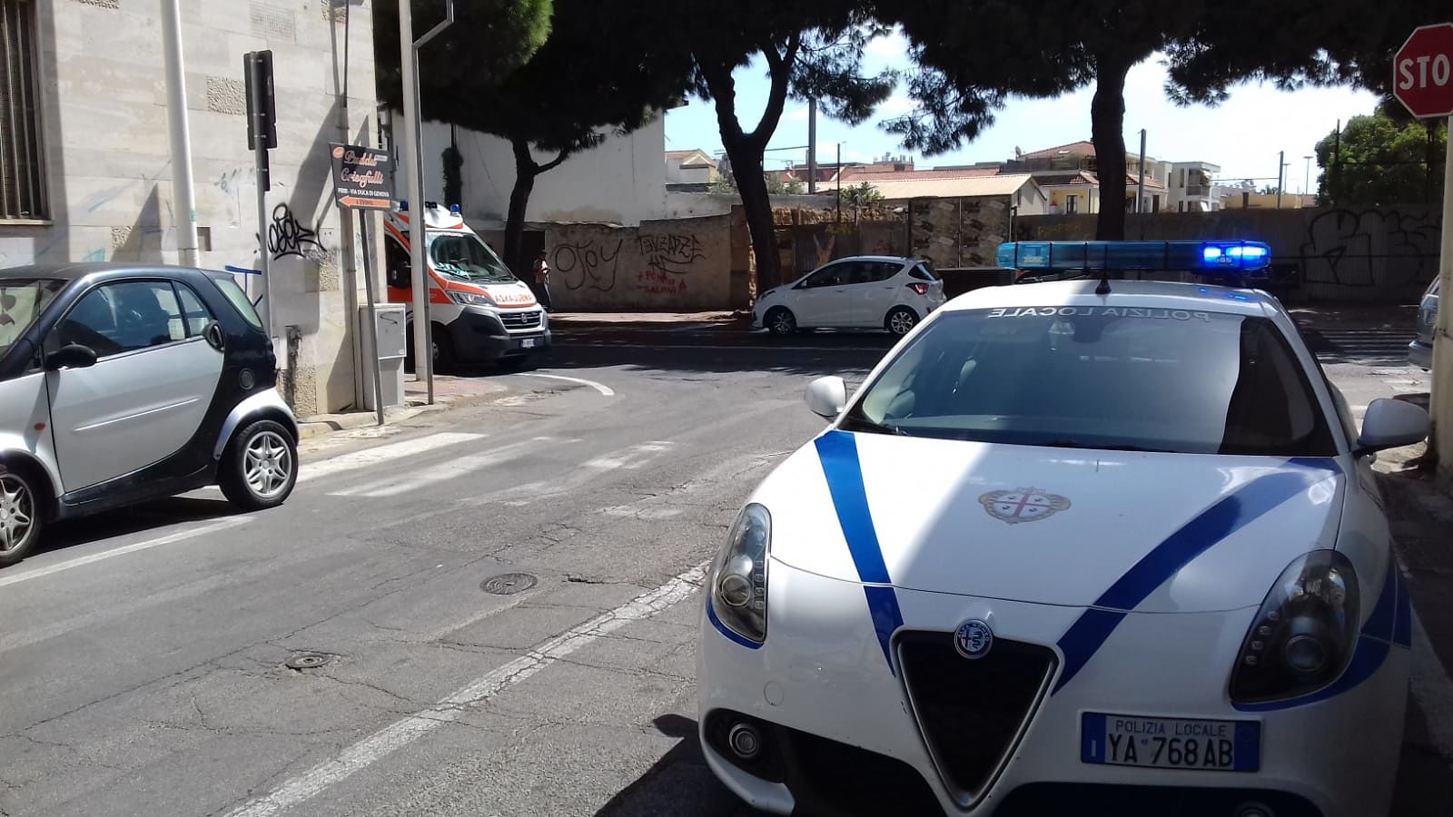 Pirri, pedone travolto da un’auto all’incrocio: trasportato all’ospedale