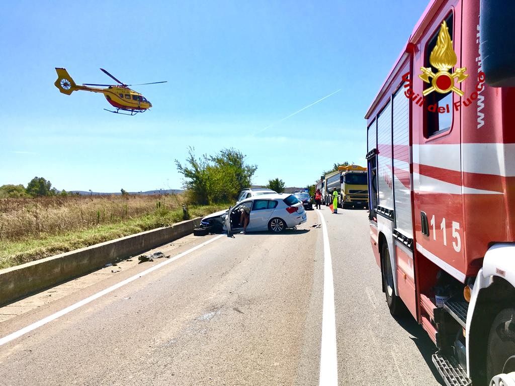 Pauroso incidente frontale sulla Ss 128 a Ussana, un ferito estratto dalle lamiere