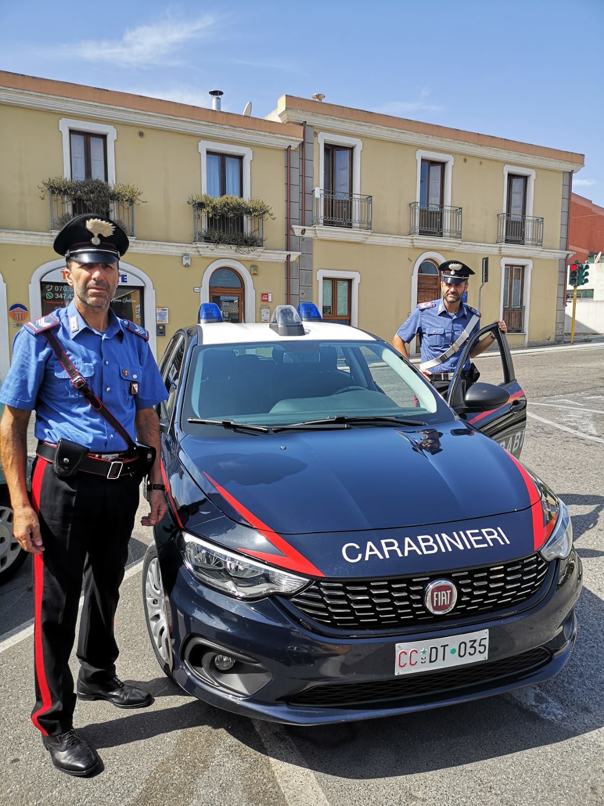 Dal campo nomadi di Selargius a Monserrato per rubare in un’agenzia di viaggi: 3 giovani “incastrati” dai carabinieri