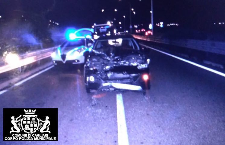 Poetto, crash nell’asse mediano nella notte: quadriciclo tamponato, una 36enne finisce in ospedale