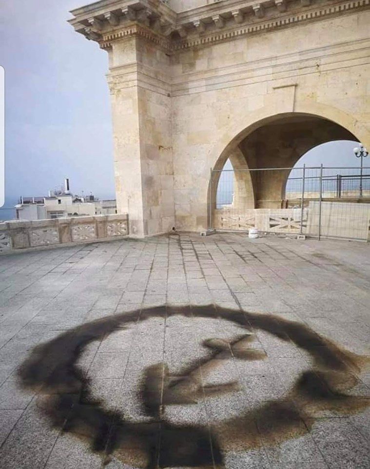 Cagliari, vandali scatenati: sfregiato il Bastione di Saint Remy