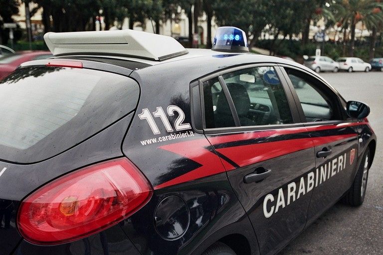 Cagliari, evaso dai domiciliari si chiude in auto e tenta la fuga: arrestato dai carabinieri