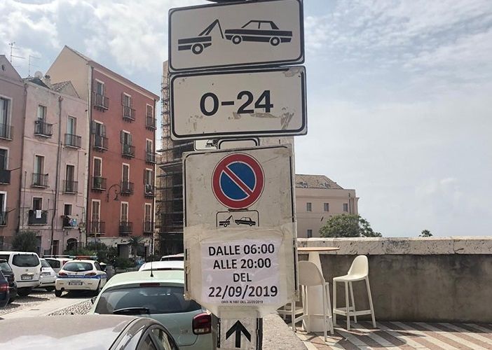 “Disagi, spazzatura e rione deserto: la pedonalizzazione di Castello a Cagliari è stata un flop”