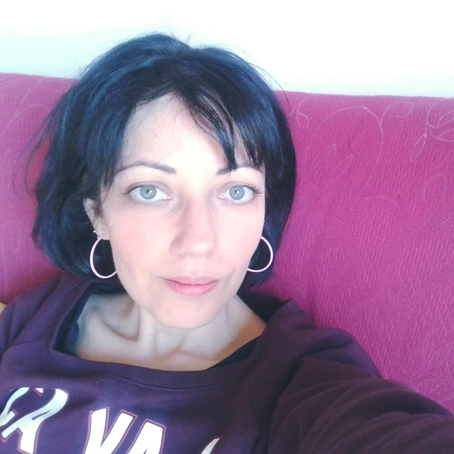 Assemini, Federica e i dimenticati di via Piras: “Buio e caos, eppure anche noi paghiamo le tasse”