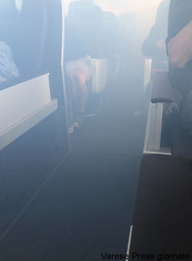 Fumo in cabina, aereo della British costretto all’atterraggio di emergenza: sos intossicati