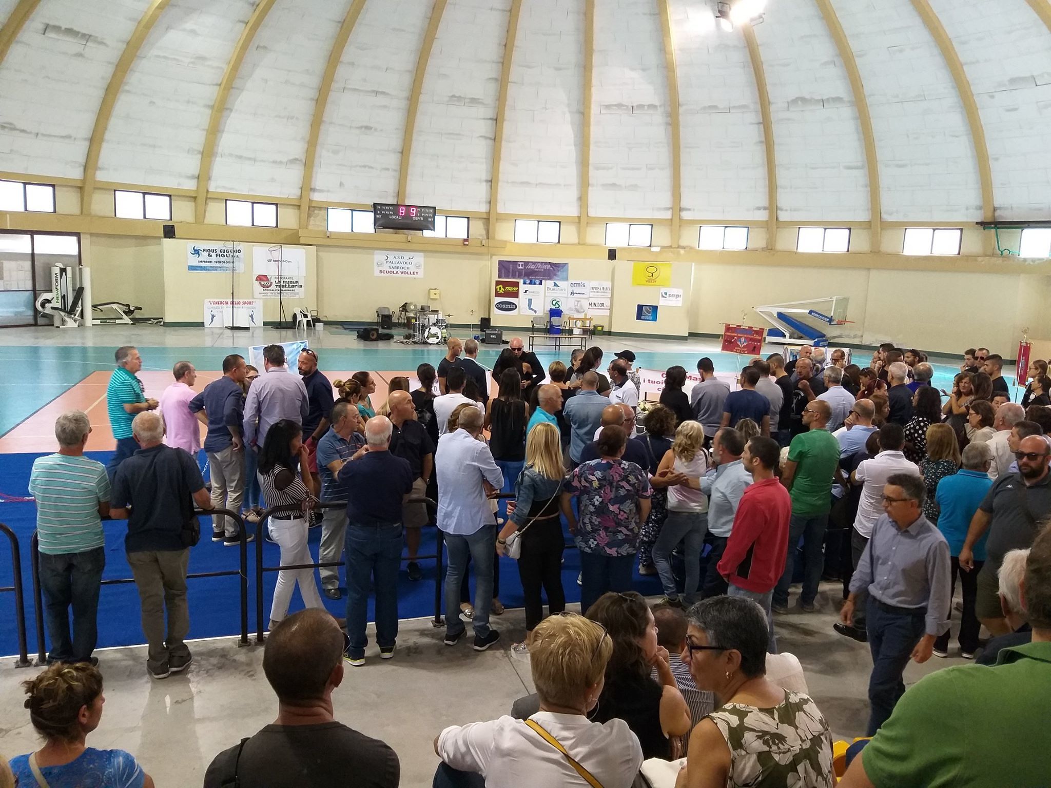 Sarroch, lacrime all’ultimo saluto a Massimiliano Schirru: “Gli eroi sono tutti giovani e belli…”