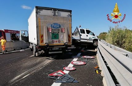 Tamponamento tra camion sulla 125: un ferito al Brotzu in gravi condizioni