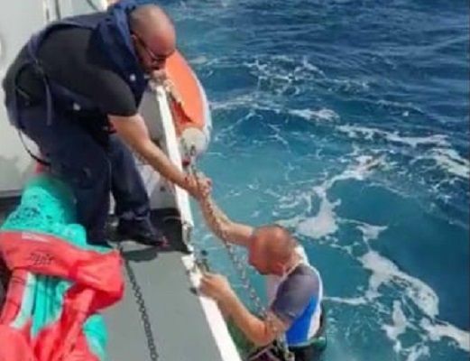 In difficoltà col kite surf: turista tedesco salvato ad Arbatax