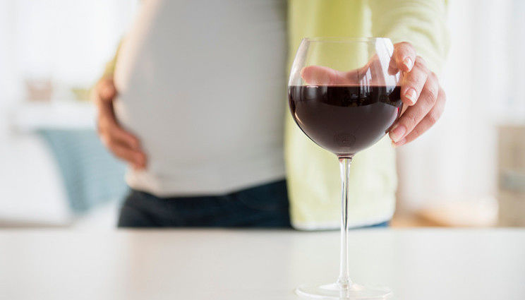 Neomamme, occhio all’alcol bevuto durante la gravidanza: a Cagliari un importante incontro