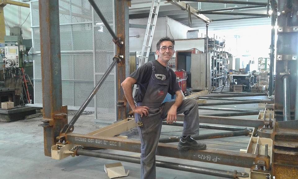 Operaio sardo muore dopo un misterioso incidente a Treviso: via alla colletta per i funerali