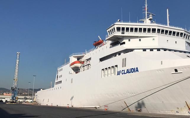 Il traghetto da Olbia ha il portellone guasto, centinaia di passeggeri bloccati a Civitavecchia
